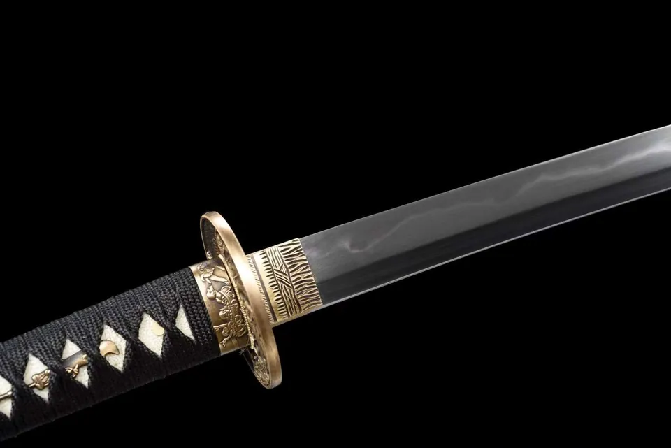 Katana Ray en acier T10 à hamon, saya bleu au motif de raie, vue 3