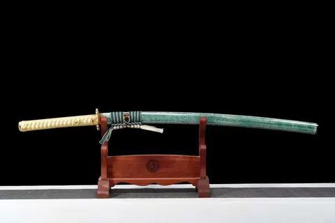 Katana Ryousei en acier T10 poli miroir, saya vert, tsuka-ito doré