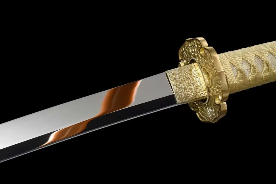 Katana Ryousei en acier T10 poli miroir, saya vert, tsuka-ito doré, vue 4