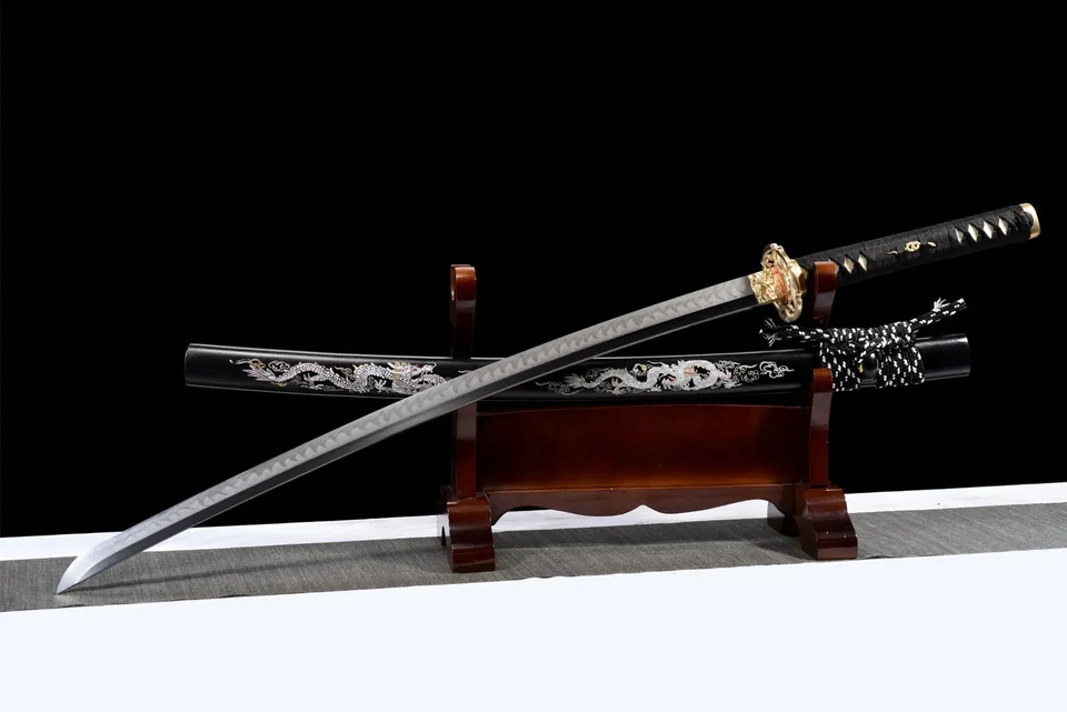 Katana Ryū no Hōkō en acier T10, saya noire, dragon incrusté d'argent, vue 4