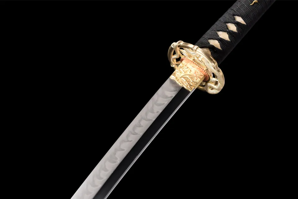Katana Ryū no Hōkō en acier T10, saya noire, dragon incrusté d'argent, vue 6