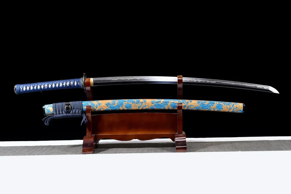Katana Ryu no Kiba, hamon midare, saya bleu et or craquelé, vue 2