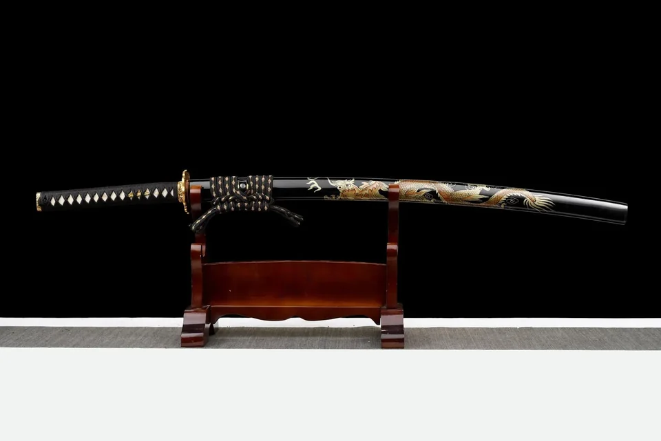 Katana Ryūō en acier T10 Honyaki, hamon hitatsura, saya dragon, vue 2