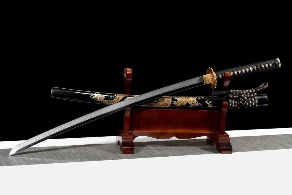 Katana Ryūō en acier T10 Honyaki, hamon hitatsura, saya dragon, vue 4