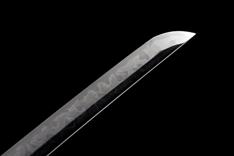 Katana Ryūō en acier T10 Honyaki, hamon hitatsura, saya dragon, vue 5