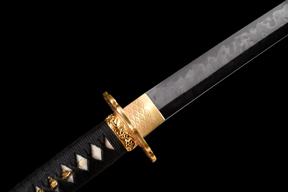 Katana Ryūō en acier T10 Honyaki, hamon hitatsura, saya dragon, vue 7