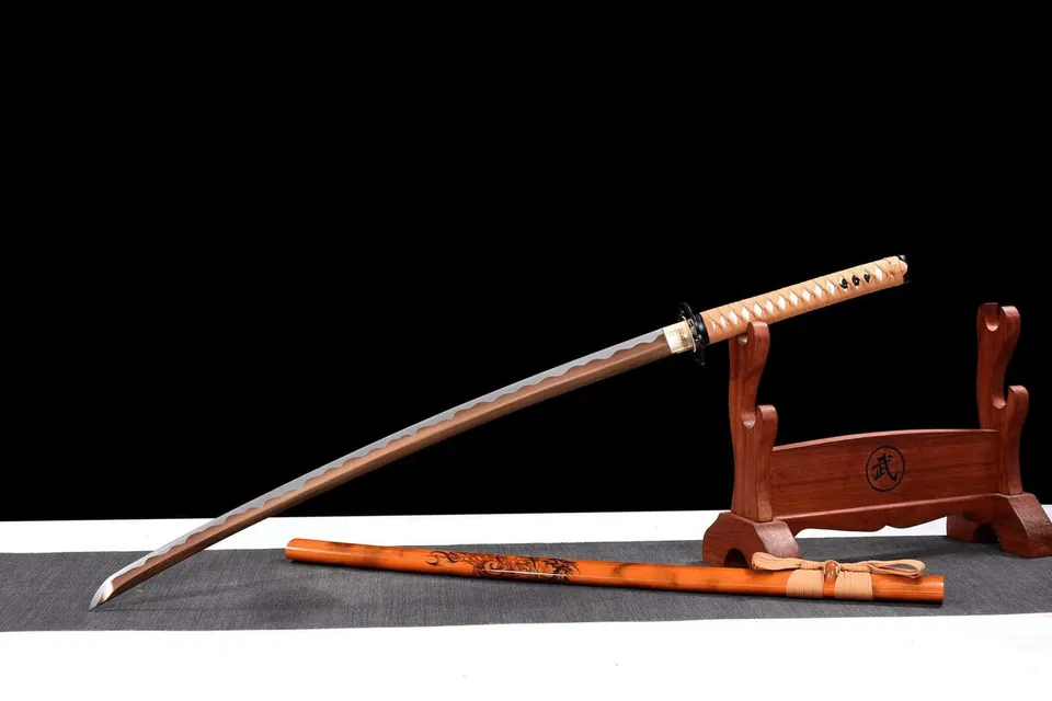 Katana Sabaku en acier au manganèse, lame marron, tsuba en fer, vue 3
