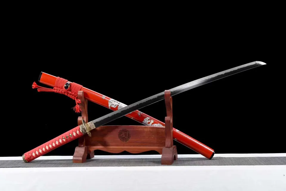 Katana Sabana en acier T10, hamon vague, saya rouge aux tigres, vue 2