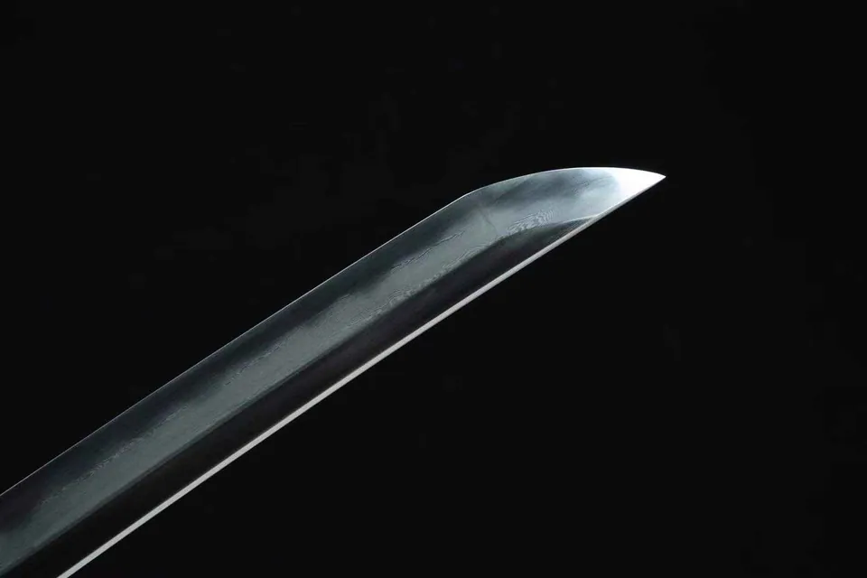 Katana Sakana en acier damas avec hamon, saya en magnolia laqué, vue 4