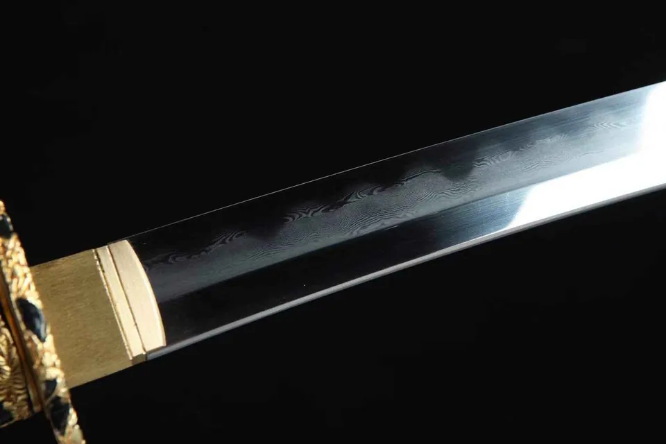 Katana Sakana en acier damas avec hamon, saya en magnolia laqué, vue 6