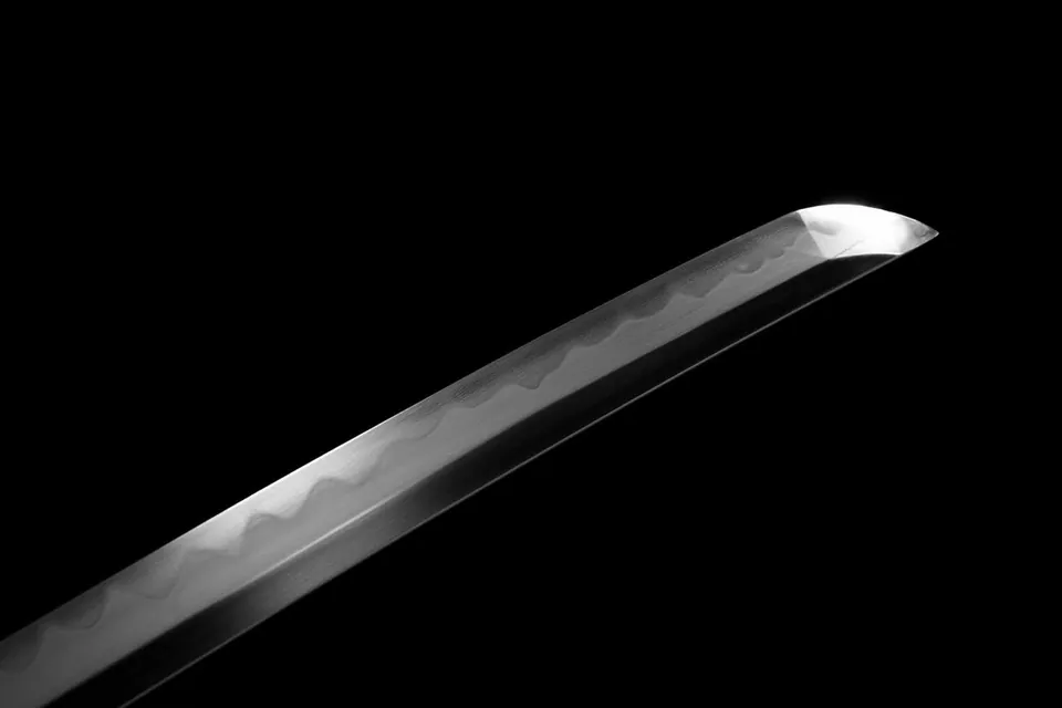 Katana Saku en acier damas, monture de style tachi, hamon unique, vue 6
