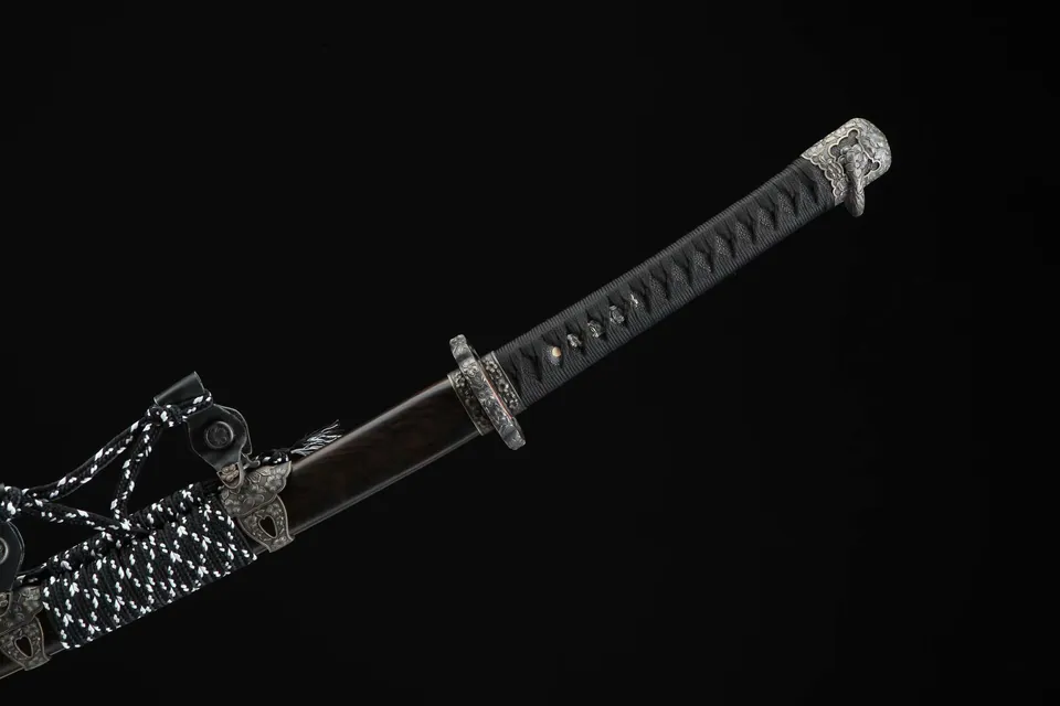 Katana Sakura en acier damas avec hamon, lame de 74 cm, saya laqué, vue 2