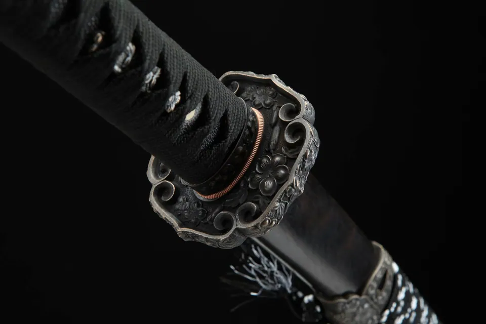 Katana Sakura en acier damas avec hamon, lame de 74 cm, saya laqué, vue 3