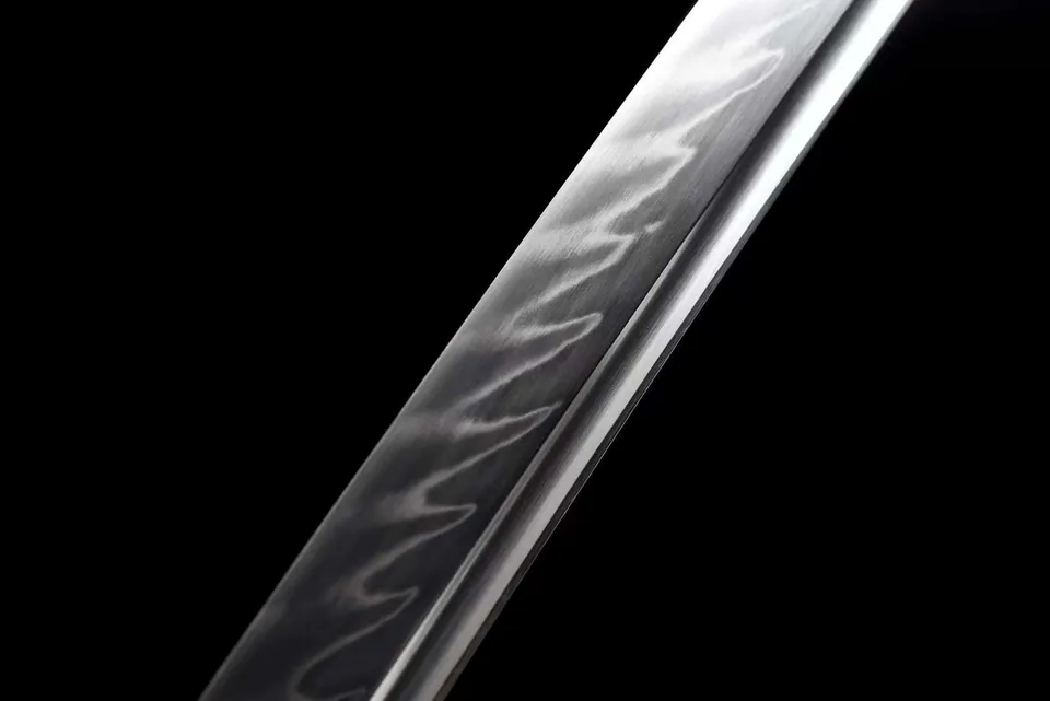 Katana Sensou en acier T10 à hamon et bo-hi, saya noire et rouge, vue 5