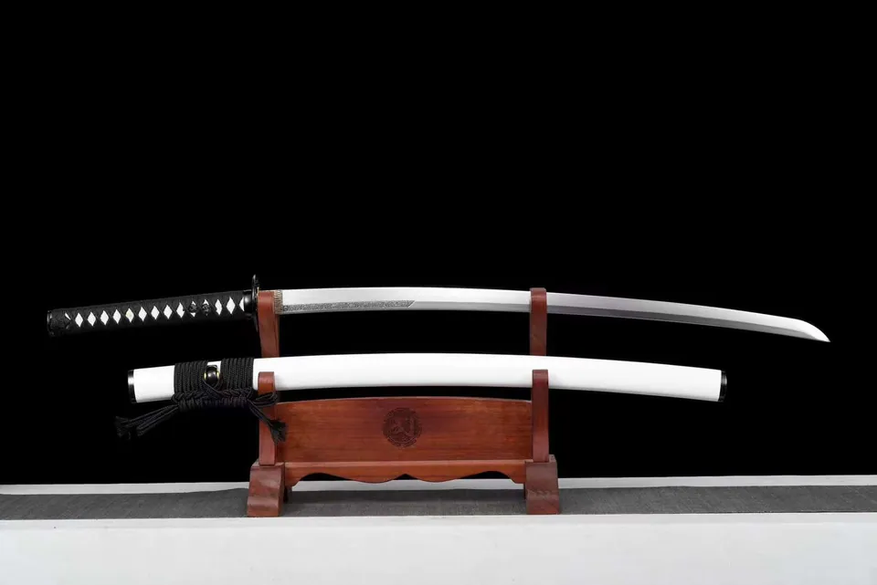 Katana Seppaku en acier à ressort, saya blanc et sageo noir, katana