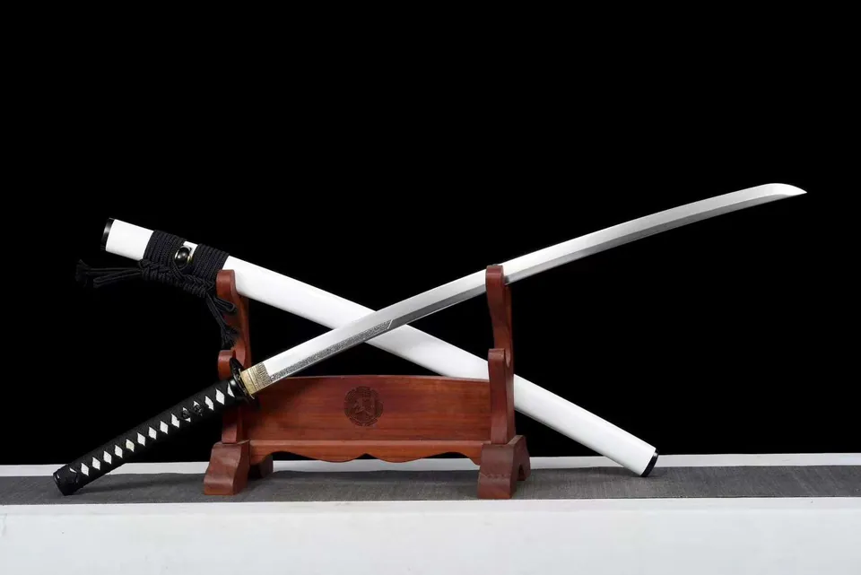 Katana Seppaku en acier à ressort, saya blanc et sageo noir, vue 2