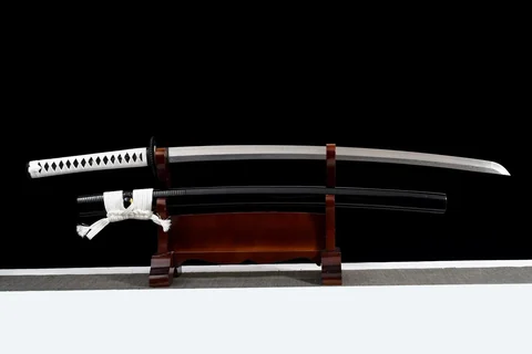 Katana Shirasagi en acier damas poli miroir, saya laqué noir