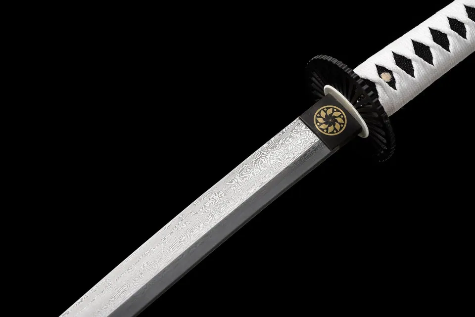 Katana Shirasagi en acier damas poli miroir, saya laqué noir, vue 7
