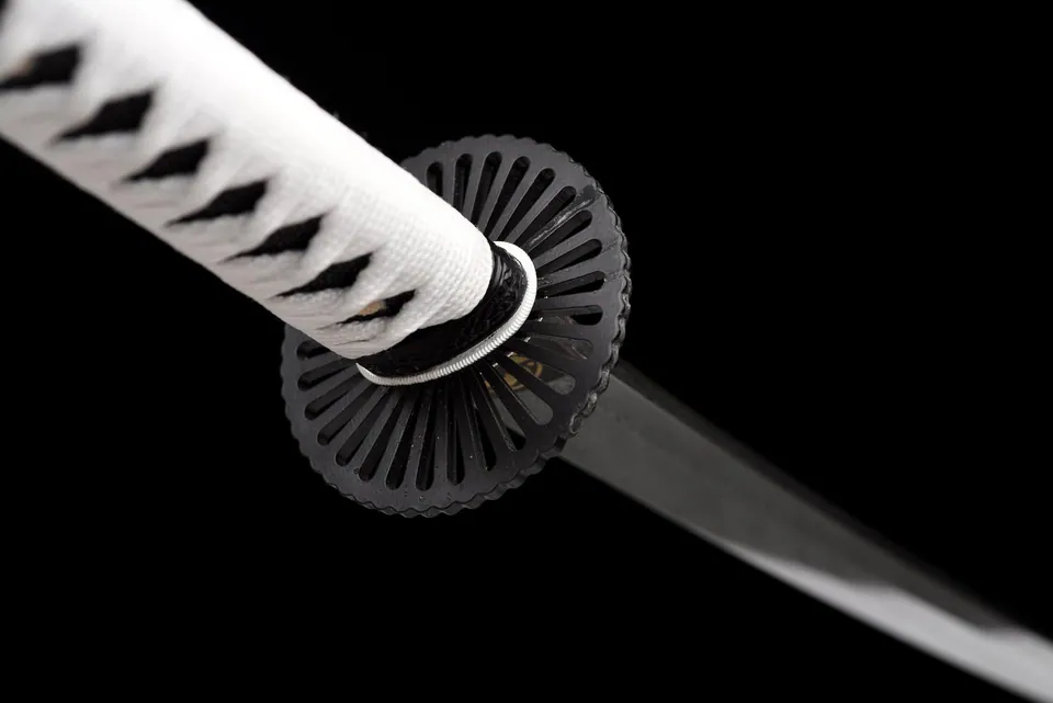 Katana Shirasagi en acier damas poli miroir, saya laqué noir, vue 8