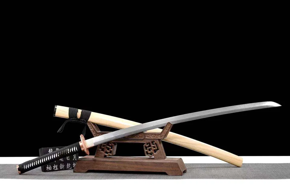 Katana Shiroi Ki en acier damas, lame de 75 cm, saya claire, vue 3
