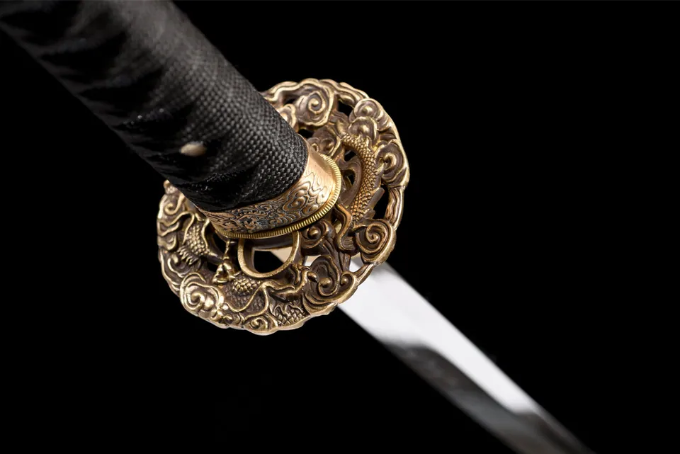 Katana Shishi en acier T10 à hamon, poli miroir et saya noire sobre, vue 6