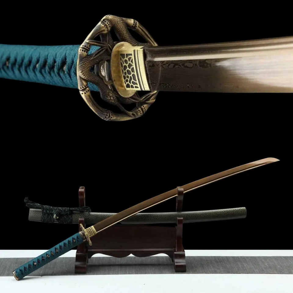 Katana Shizen en acier damas, lame dorée avec gorge, saya verte