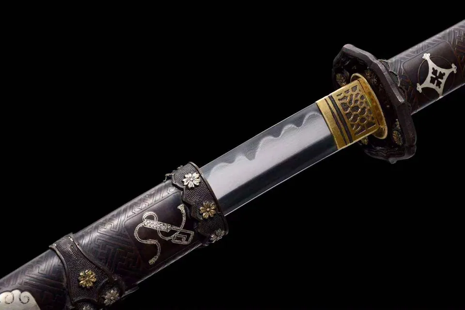 Katana Shōgun en acier damas avec hamon, monture en cuivre, vue 6