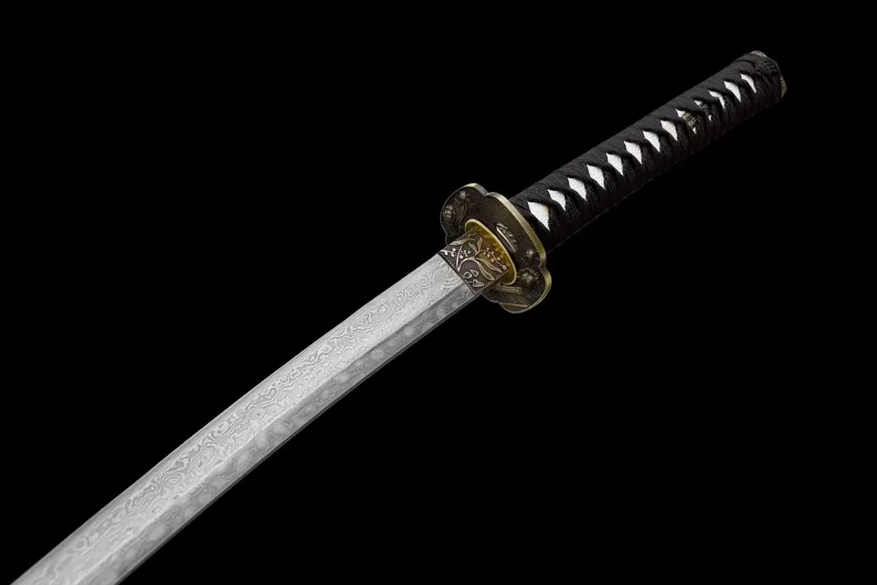 Katana Shokubutsu en acier damas, saya en ébène, kurigata en corne, vue 4
