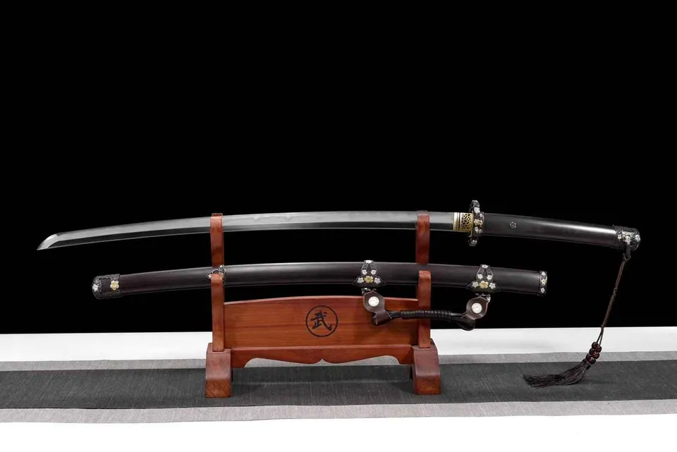 Katana Shujin en acier san mai, hamon et saya en bois