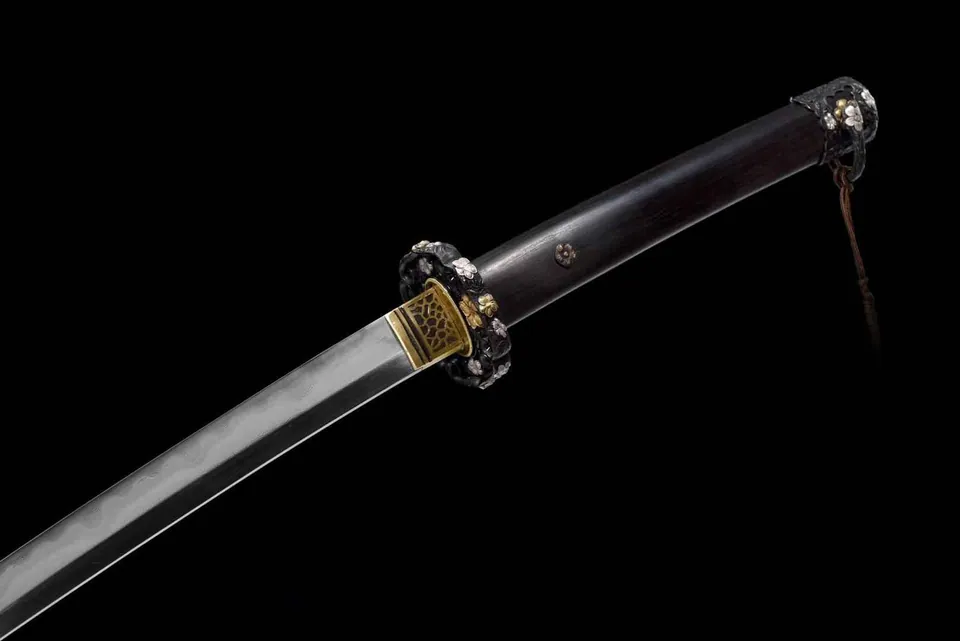 Katana Shujin en acier san mai, hamon et saya en bois, vue 4