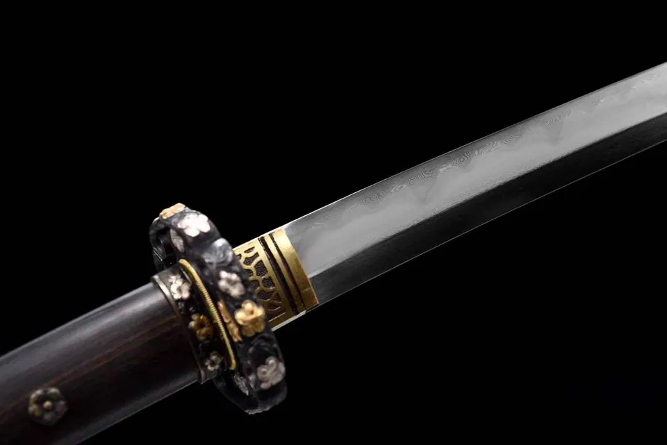 Katana Shujin en acier san mai, hamon et saya en bois, vue 5