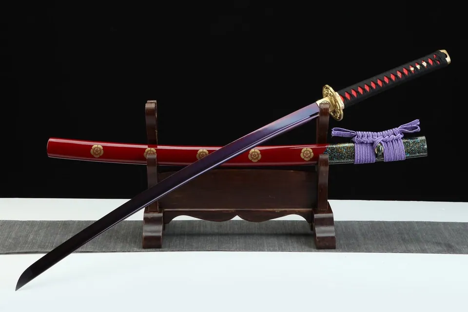 Katana Suhama Giri en acier 1095 avec hamon, lame colorée violet, acier 1095 · hamon