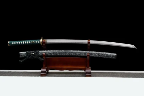 Katana Suirantō en acier damas, tsuka vert jade, saya à la neige