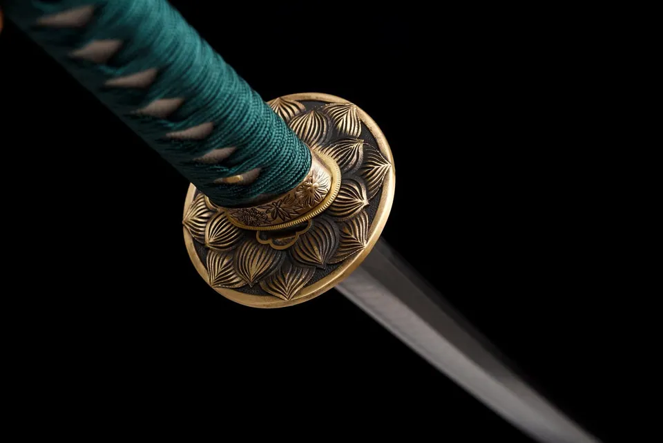 Katana Suirantō en acier damas, tsuka vert jade, saya à la neige, vue 7