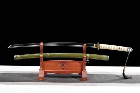 Katana Take en acier T10, saya gainée de cuir, lame à hamon