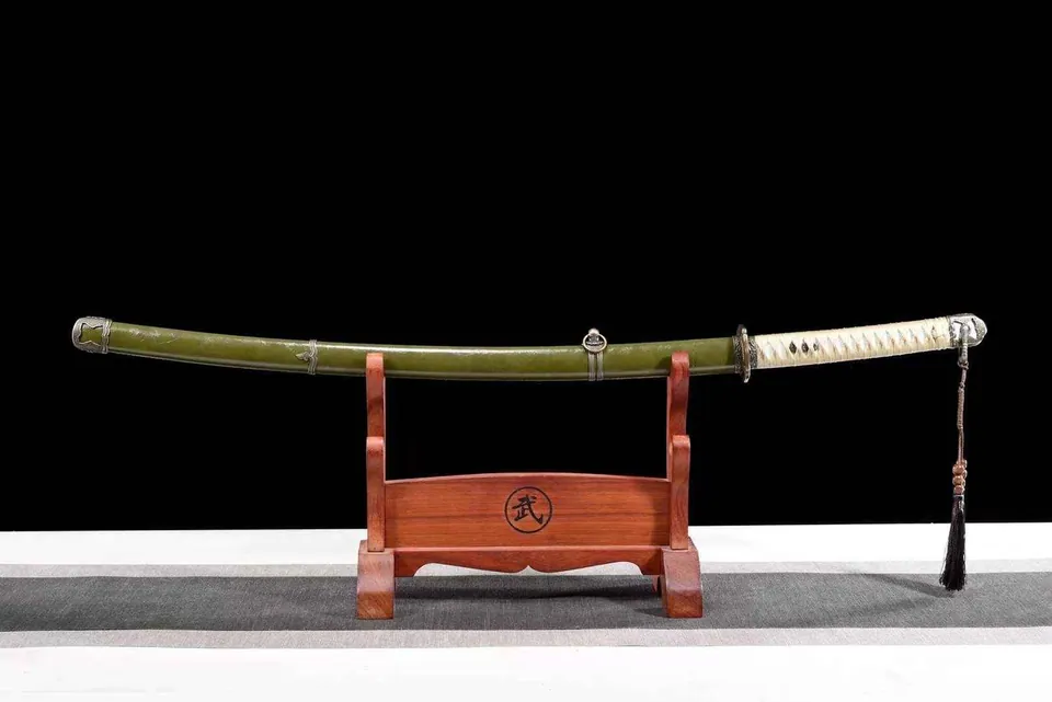 Katana Take en acier T10, saya gainée de cuir, lame à hamon, vue 2