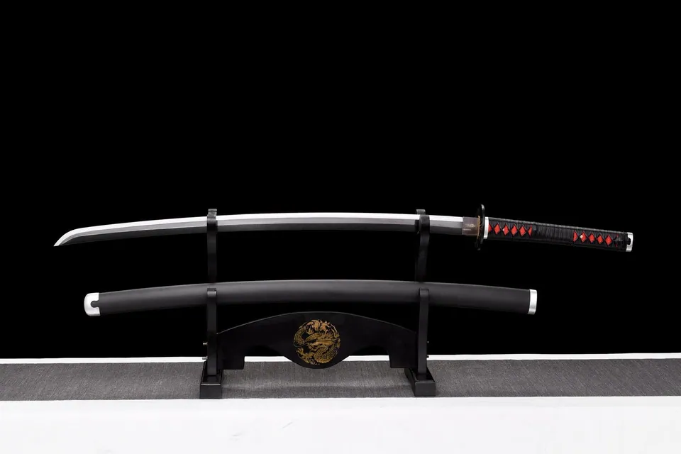 Katana Tanjiro Demon Slayer en acier 1060, tsuba en fer sculpté, vue 2