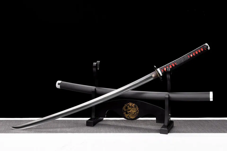 Katana Tanjiro Demon Slayer en acier 1060, tsuba en fer sculpté, vue 4
