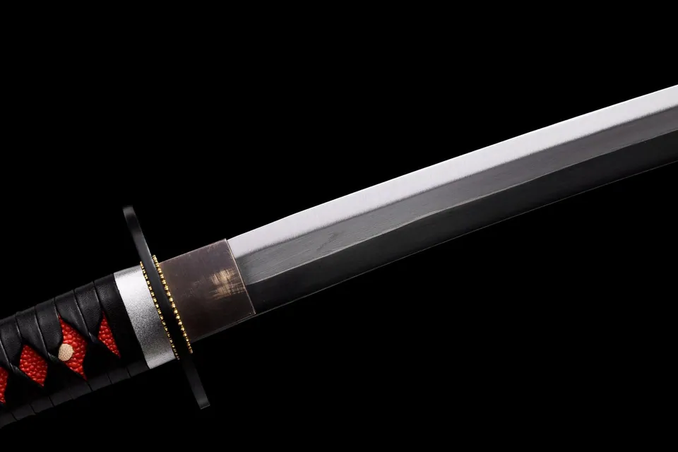 Katana Tanjiro Demon Slayer en acier 1060, tsuba en fer sculpté, vue 6