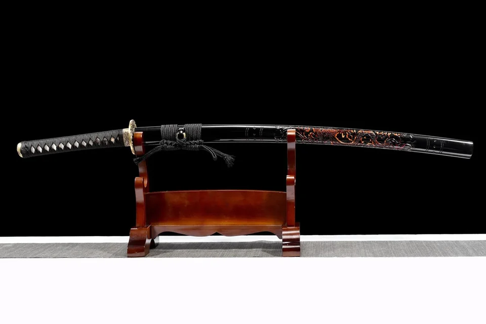 Katana Tatsu en acier damas, saya en bois laqué et peint, vue 3