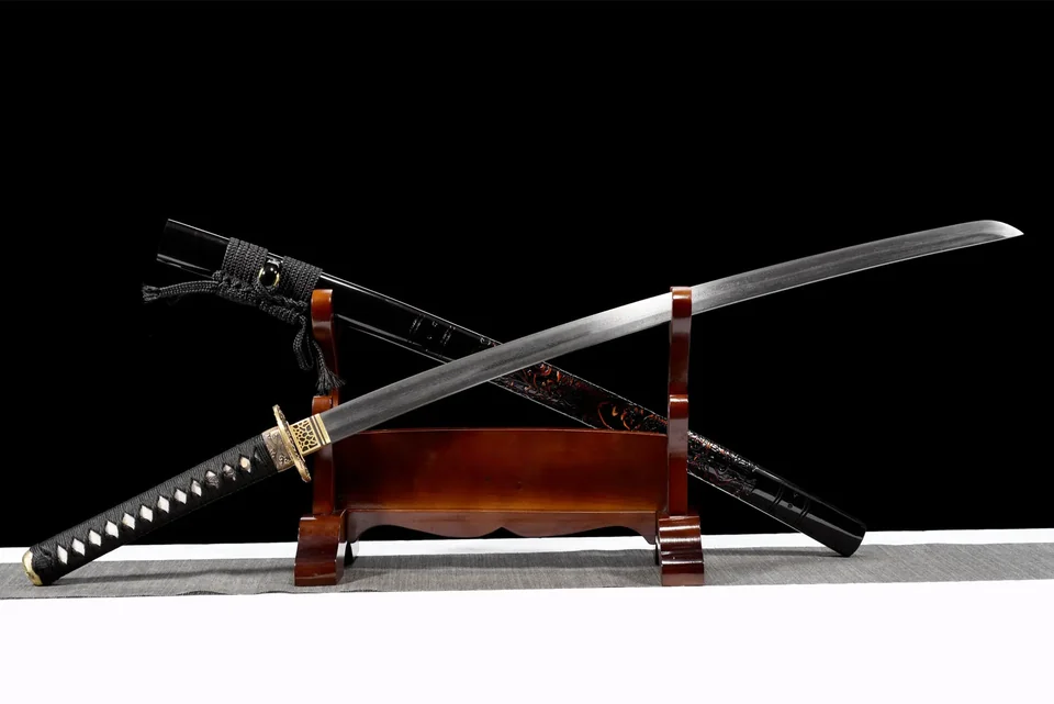 Katana Tatsu en acier damas, saya en bois laqué et peint, vue 4