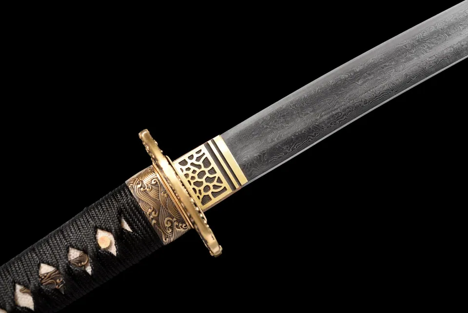 Katana Tatsu en acier damas, saya en bois laqué et peint, vue 8