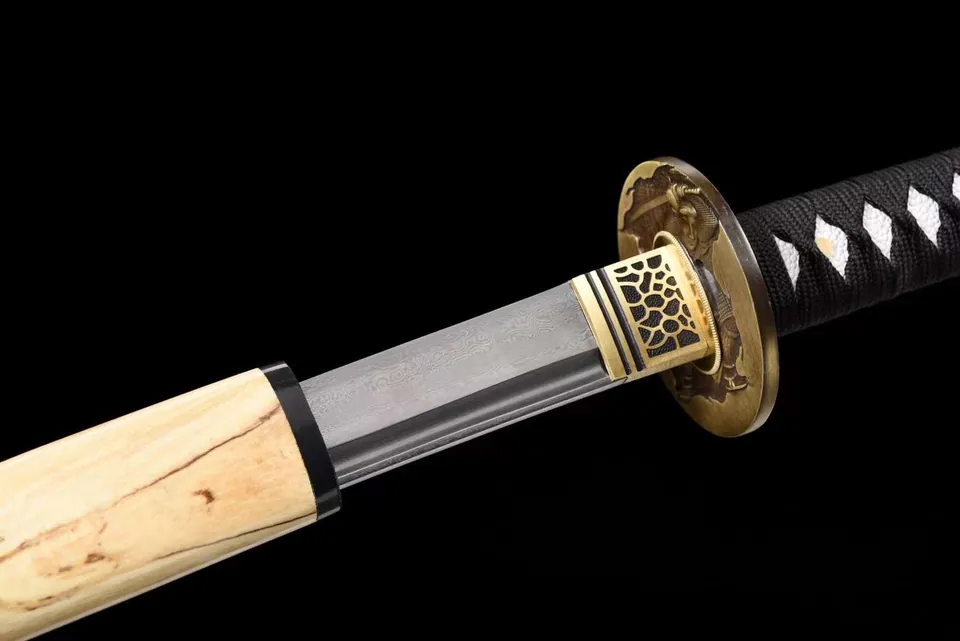 Katana Ten en acier damas avec bo-hi, saya beige et sageo marron, vue 3