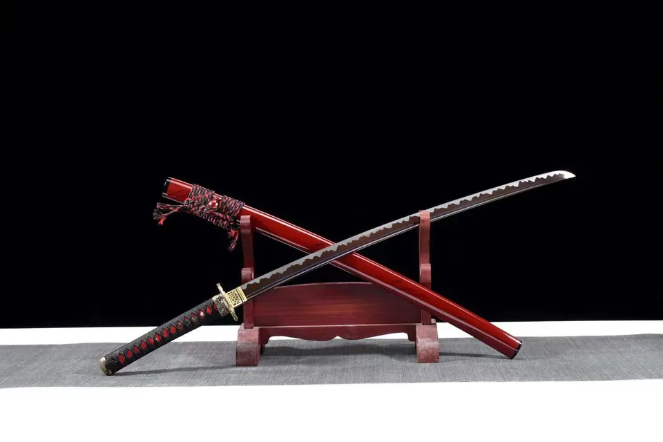 Katana Tengu en acier au manganèse, lame marron, saya en ébène, vue 2