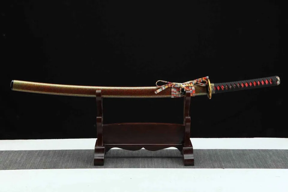 Katana Tokugawa en acier damas avec gorge, tsuba en laiton massif, vue 3