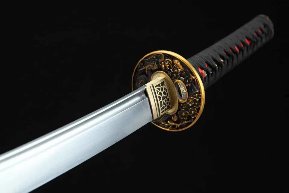 Katana Tokugawa en acier damas avec gorge, tsuba en laiton massif, vue 4