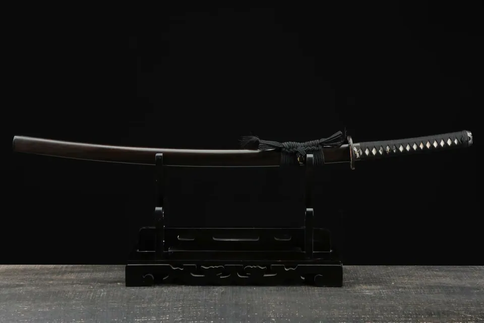 Katana Tonbo en acier damas avec hamon, saya en ébène massif, vue 2