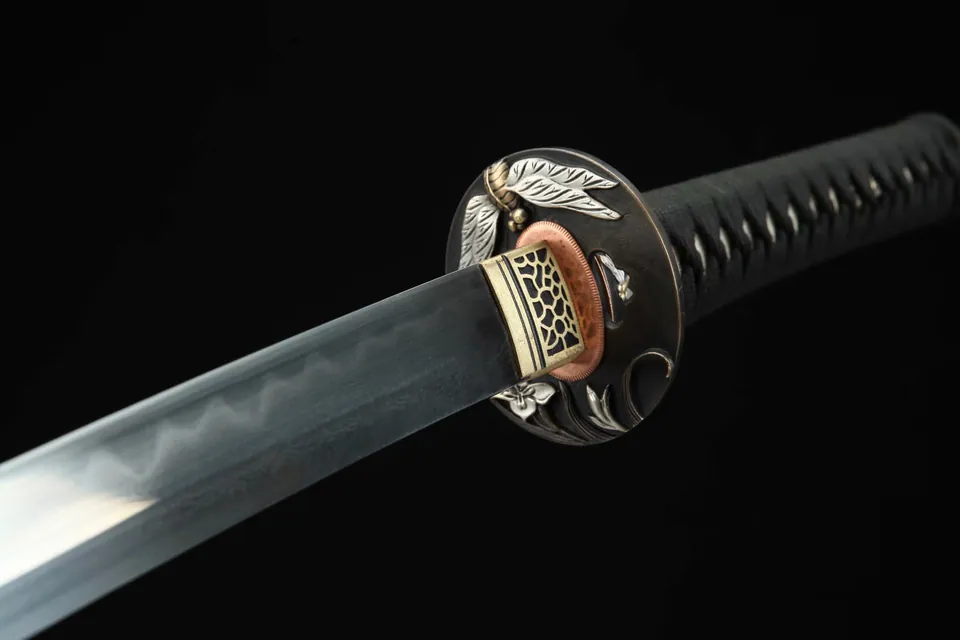 Katana Tonbo en acier damas avec hamon, saya en ébène massif, vue 6
