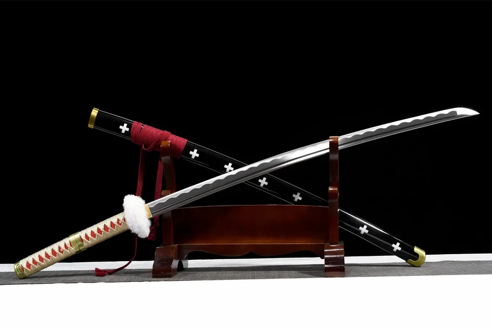 Katana Trafalgar Law One Piece en acier 1060, tsuba en fer, vue 4