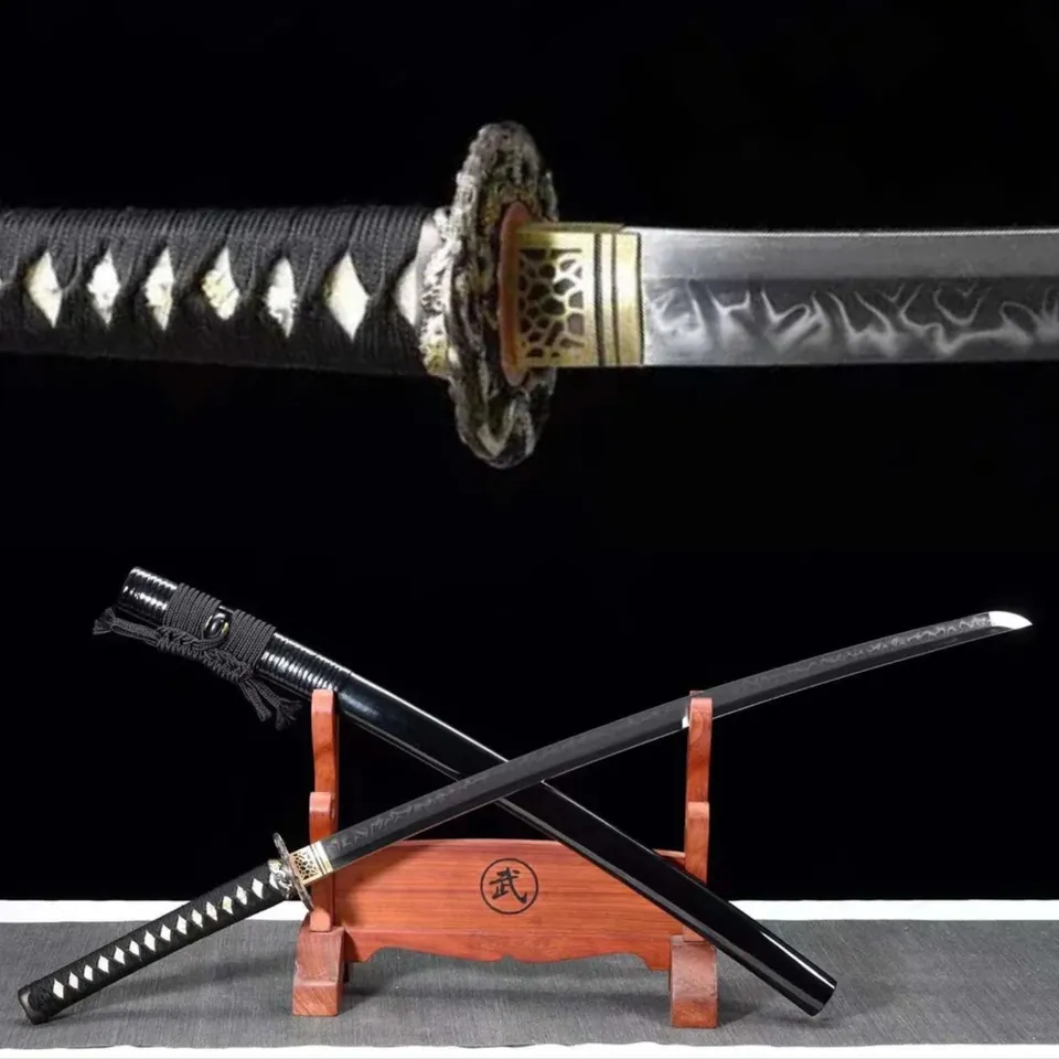Katana Tsuyo en acier T10 avec hamon, tsuba en laiton massif